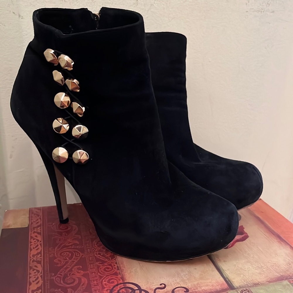 Used Vince Camuto black velvet boots! Size 8 1/2